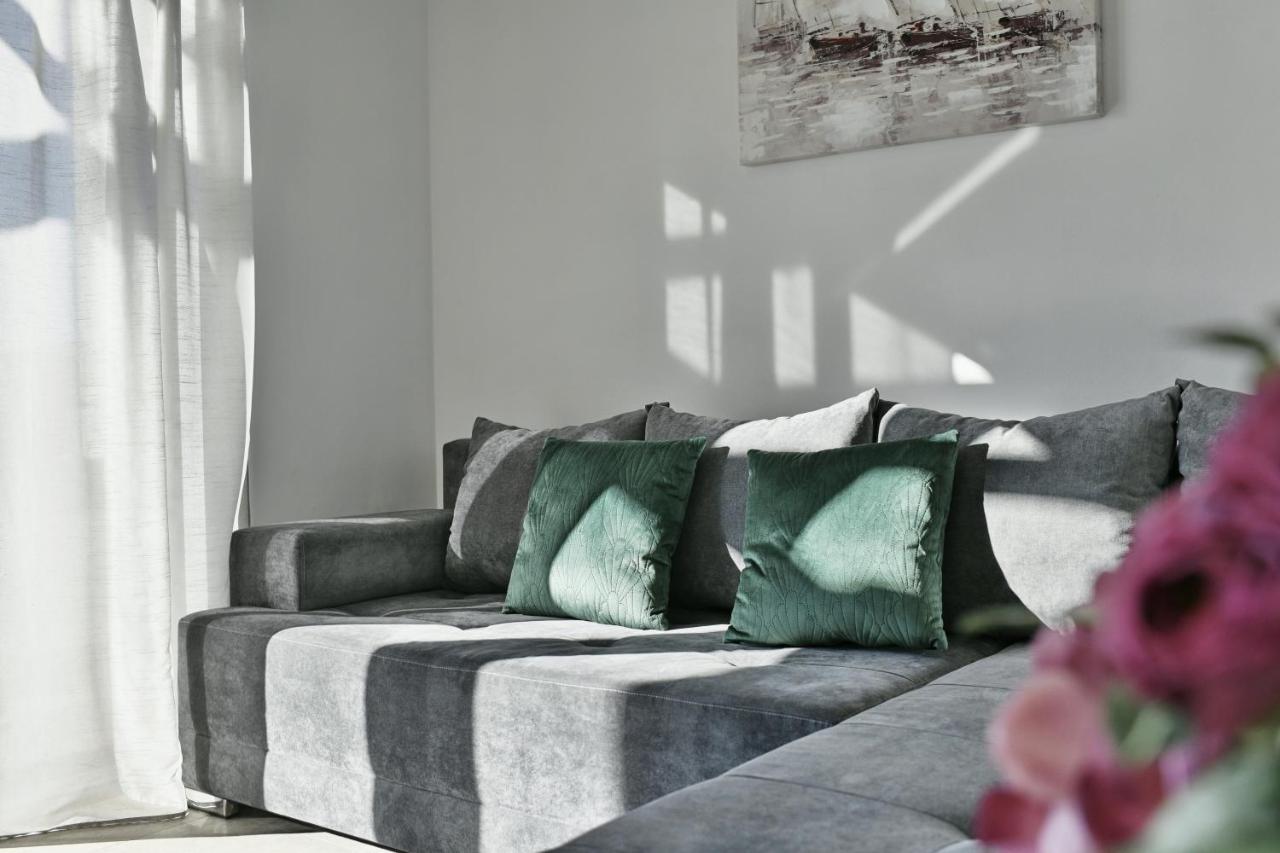 Apartment R2 By Rudan