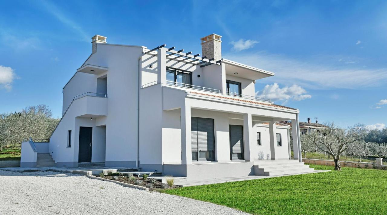 R2 By Rudan Apartma *